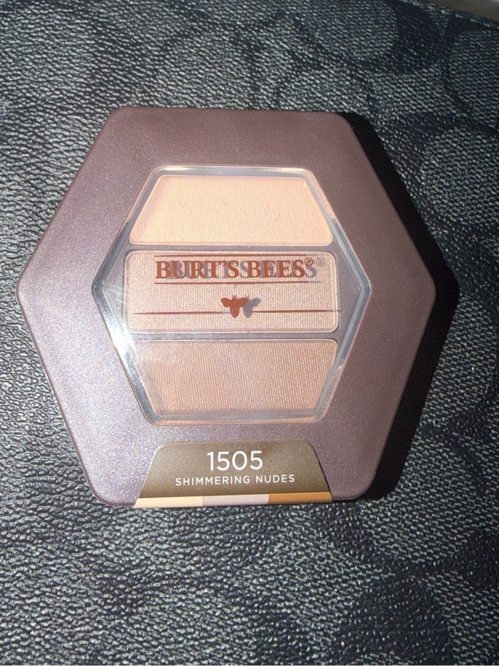 Natural Burt's Bees Eyeshadow Trio compact - Soft Nude, Beige, Light Brown